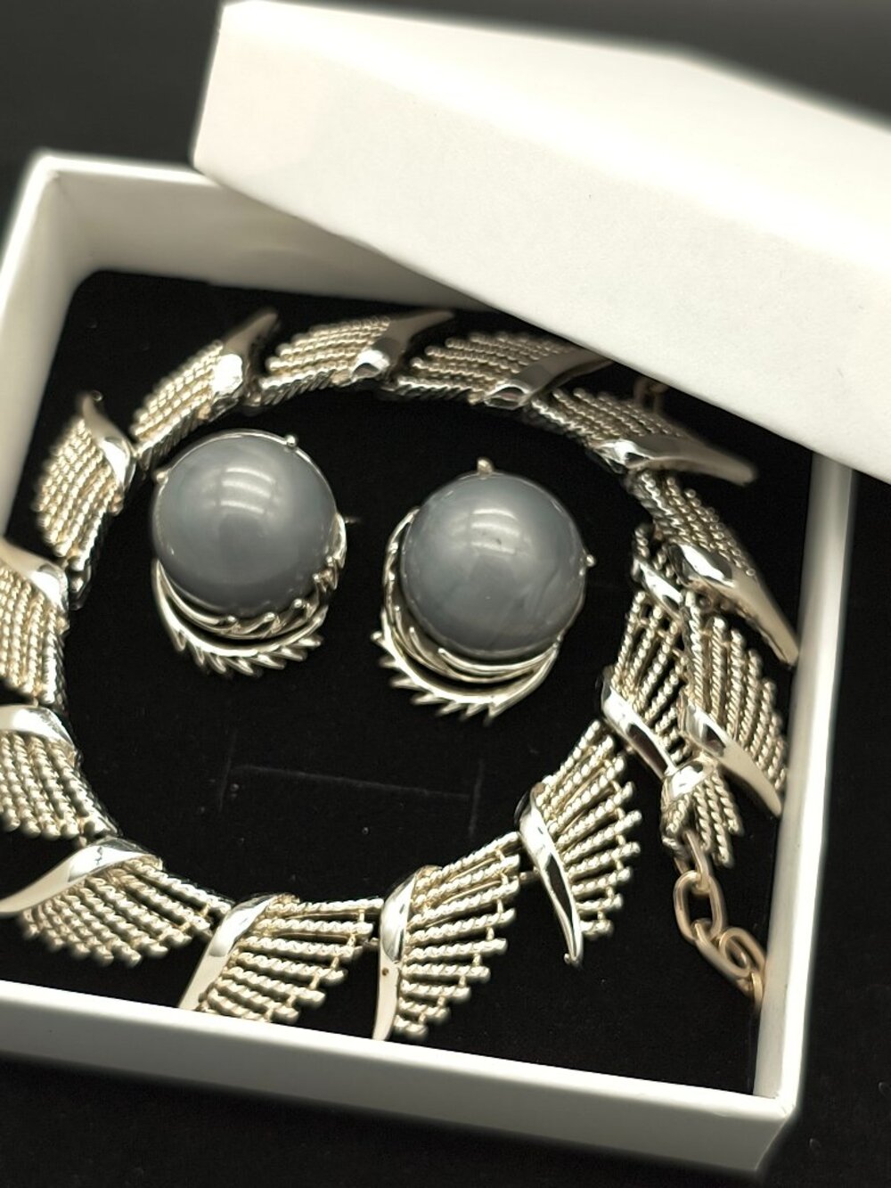 Vintage Coro Fan Wing Soft Gold Choker Necklace & Fan Wing Grey Clip-on Earrings